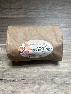 All Natural Goat Milk Soap. Handmade. NWT. In original packaging 💕